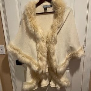 CLASSY FAUX FUR BY ANDRADE/CAPE /WRAP